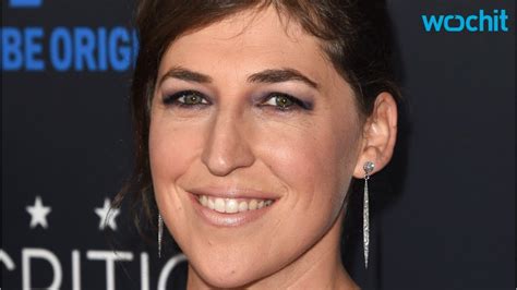 Mayim Bialik Flashes Boobs in Solidarity With Susan Sarandon